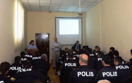 Бакинских полицейских инструктируют британцы